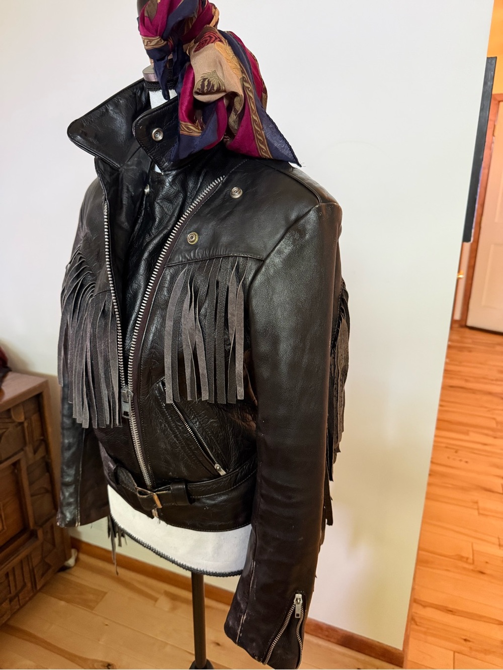 Vintage fringe leather jacket- concert wear- distressed and perfect - Picture 11 of 16
